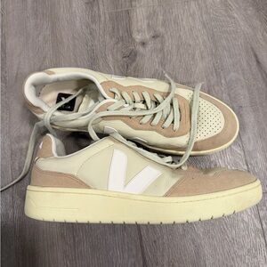 Veja Men's Cream and Tan Sneakers